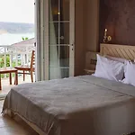 Marin Hotel *